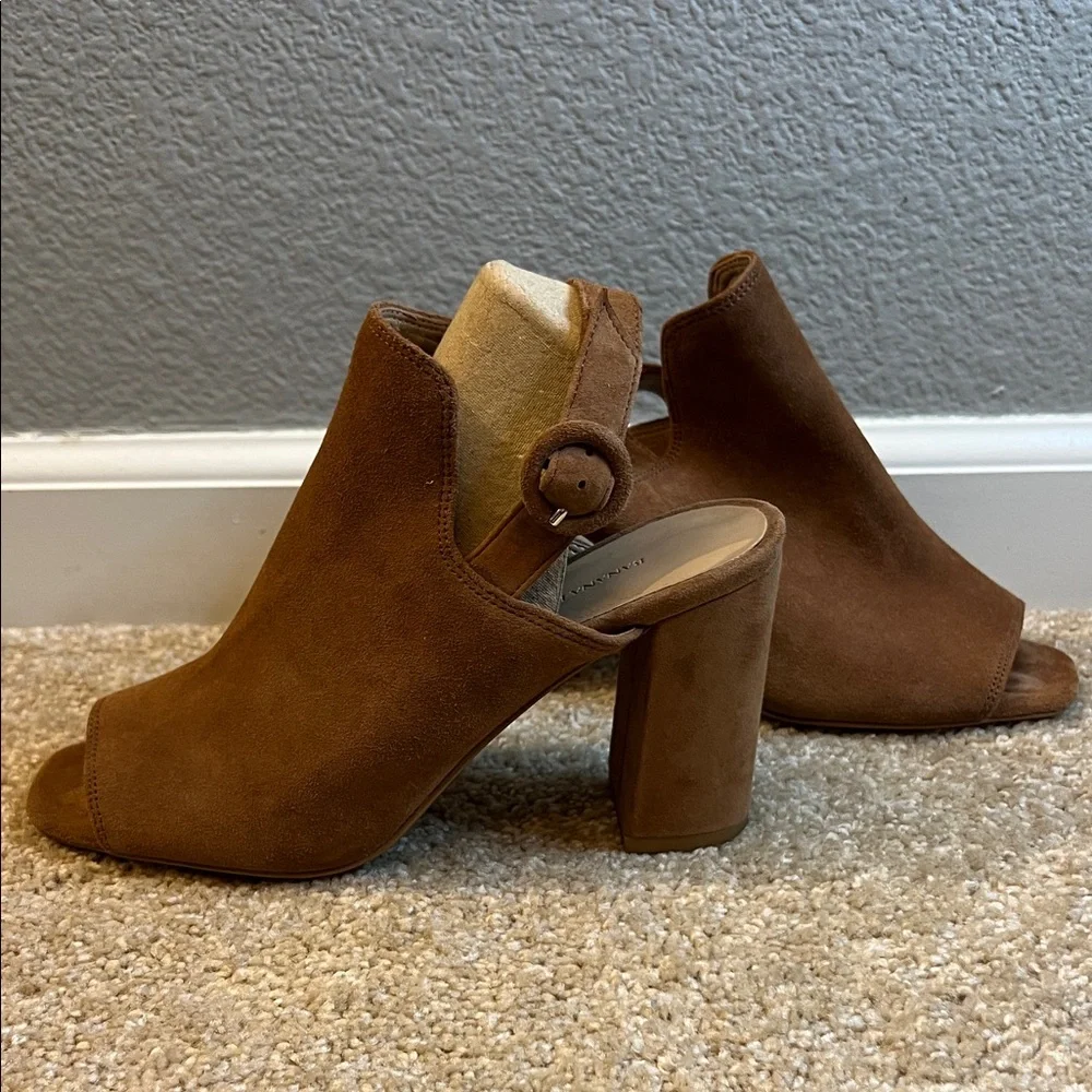 Banana Republic Brown Suede Peep-Toe Heels with Buckle Strap Block Heel Size 7